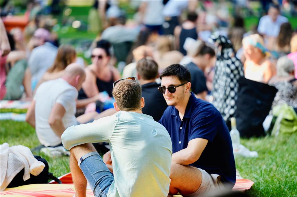 Beim DJ Picknick im Westpark hatten die Besucher bei strahlendem Sonnenschein viel Spaß.