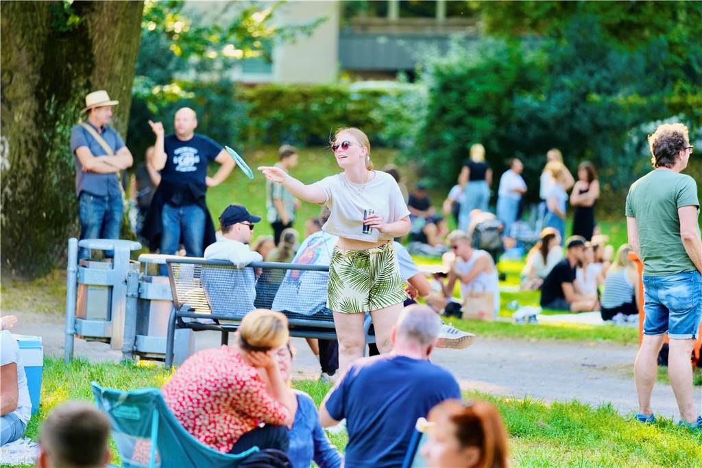 Beim DJ Picknick im Westpark hatten die Besucher bei strahlendem Sonnenschein viel Spaß.
