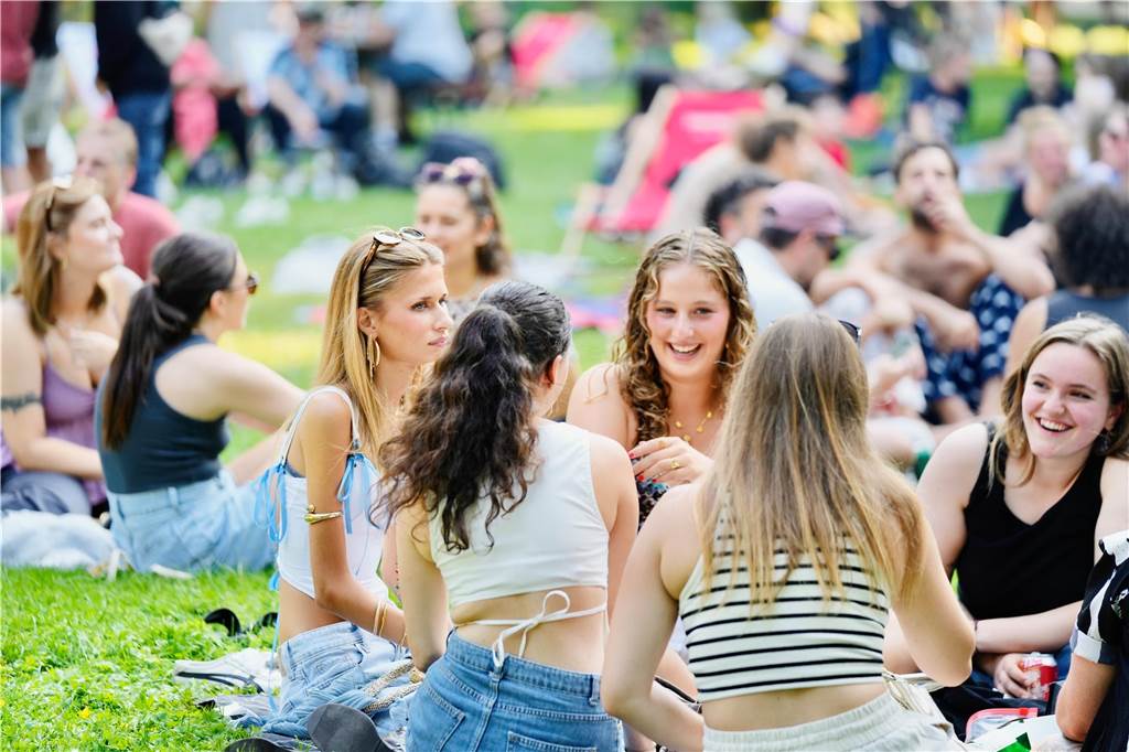 Beim DJ Picknick im Westpark hatten die Besucher bei strahlendem Sonnenschein viel Spaß.