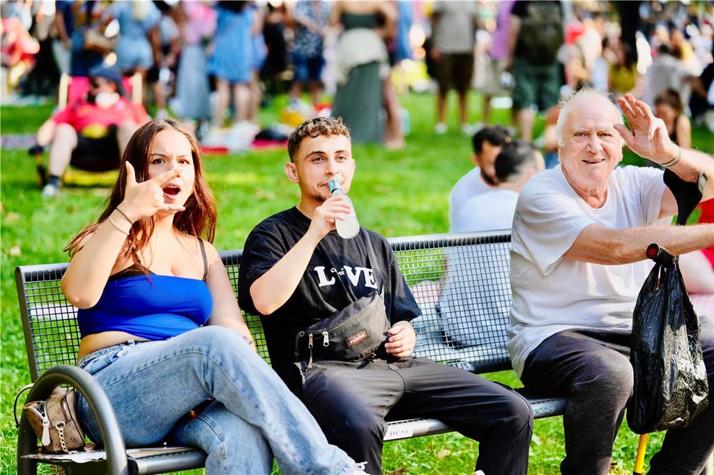 Beim DJ Picknick im Westpark hatten die Besucher bei strahlendem Sonnenschein viel Spaß.
