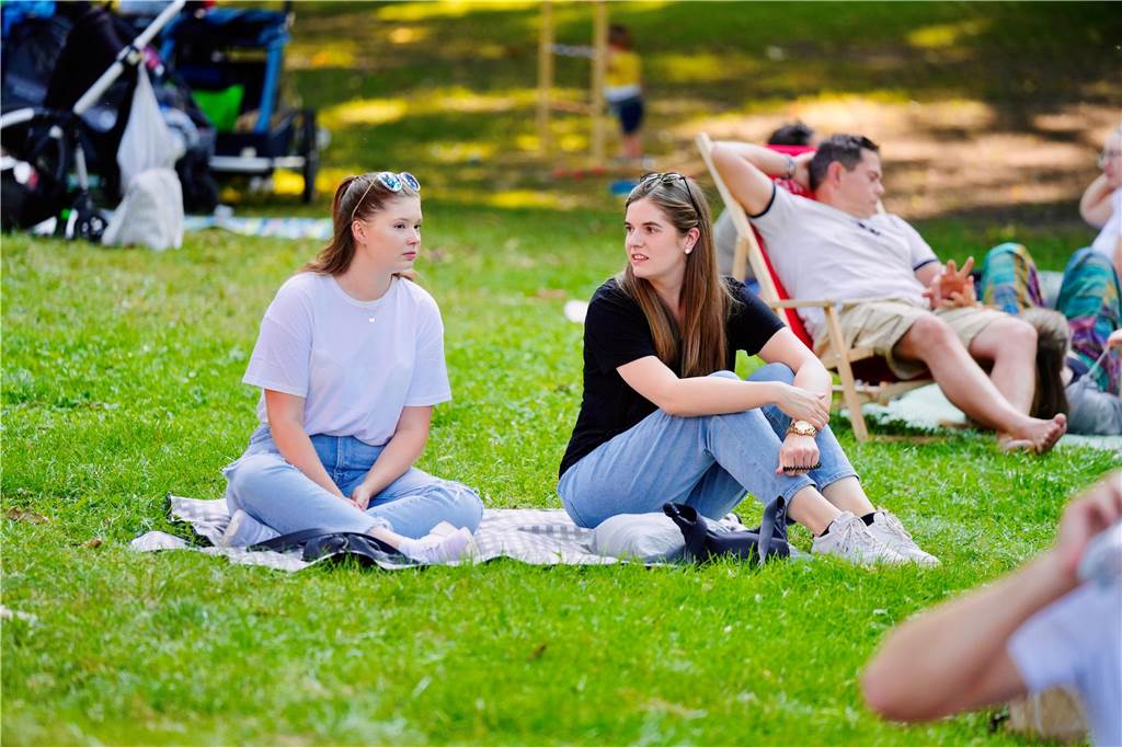 Beim DJ Picknick im Westpark hatten die Besucher bei strahlendem Sonnenschein viel Spaß.