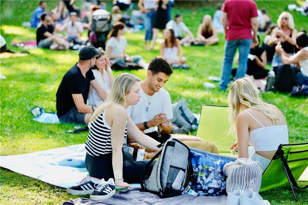 Beim DJ Picknick im Westpark hatten die Besucher bei strahlendem Sonnenschein viel Spaß.
