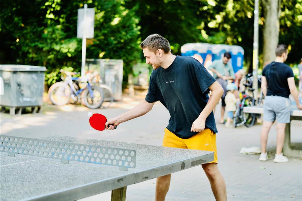 Beim DJ Picknick im Westpark hatten die Besucher bei strahlendem Sonnenschein viel Spaß.