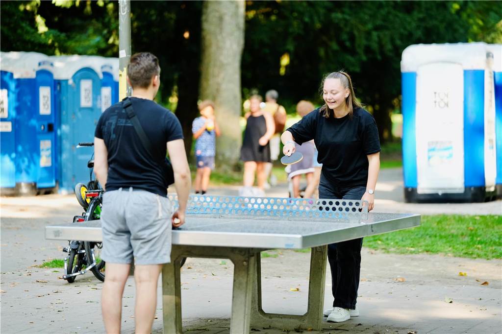 Beim DJ Picknick im Westpark hatten die Besucher bei strahlendem Sonnenschein viel Spaß.