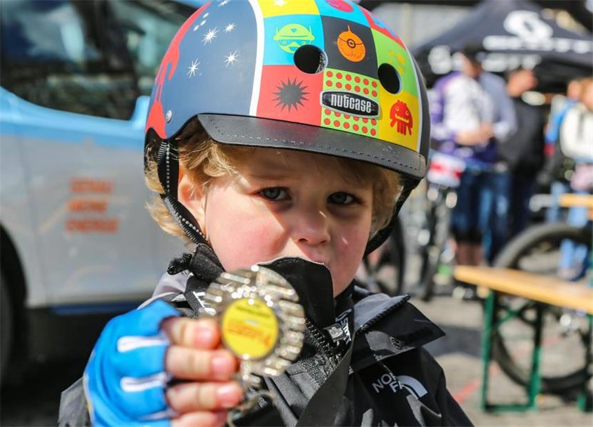 Beim E-Bike-Festival gaben schon die Kleinsten Gas Beim E-Bike-Festival freuten sich auch die Kleinen über große Erfolge. Levi zum Beispiel.