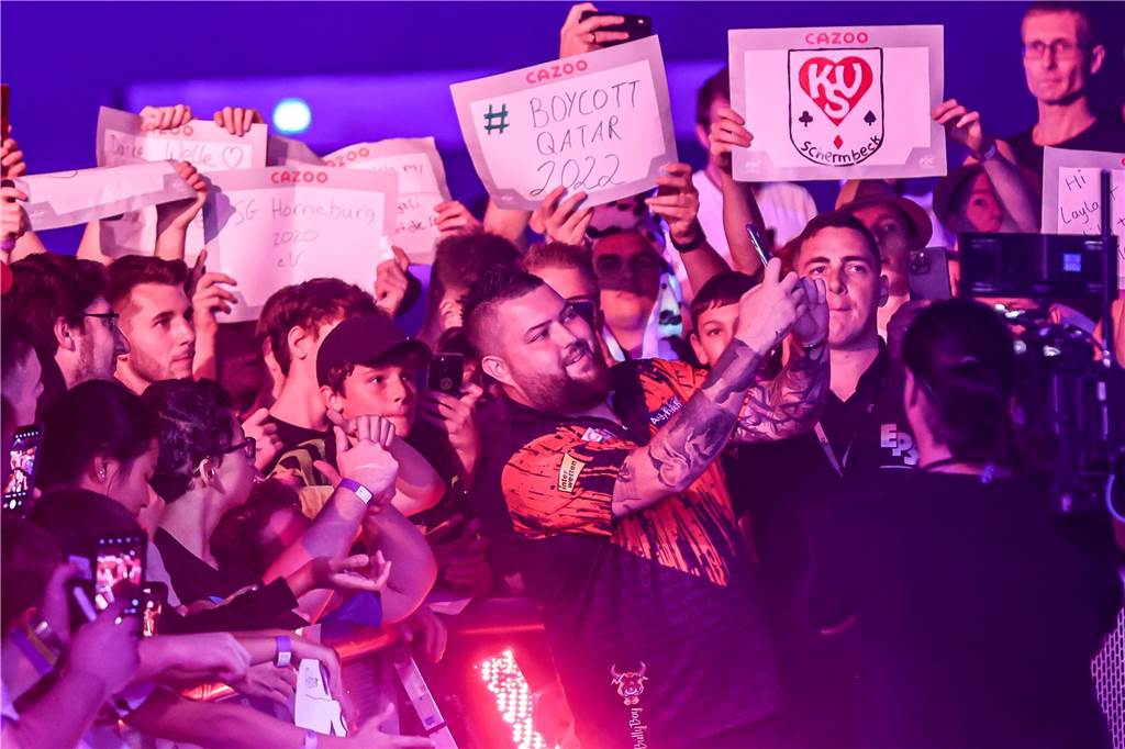 Beim Einlauf nahm sich Michael Smith auch Zeit für seine Fans.