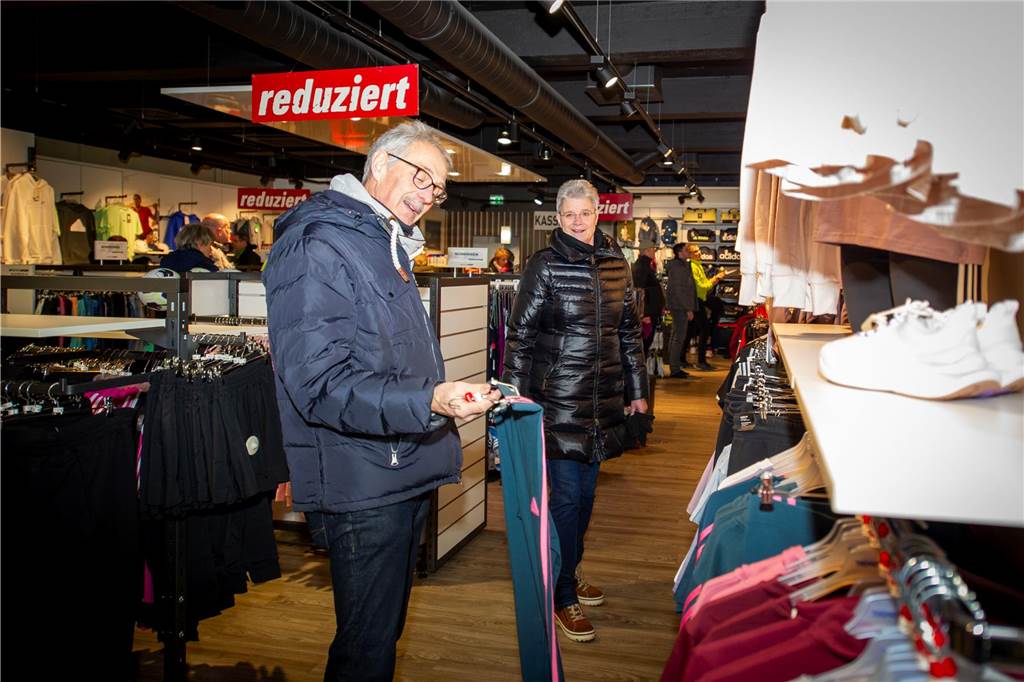 Beim ersten Indoor-Feierabendmarkt in Haltern boten 17 Geschäfte ein unterhaltsames Programm.