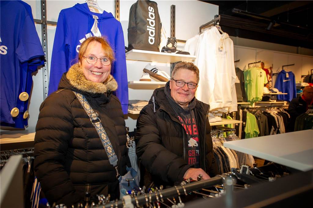 Beim ersten Indoor-Feierabendmarkt in Haltern boten 17 Geschäfte ein unterhaltsames Programm.