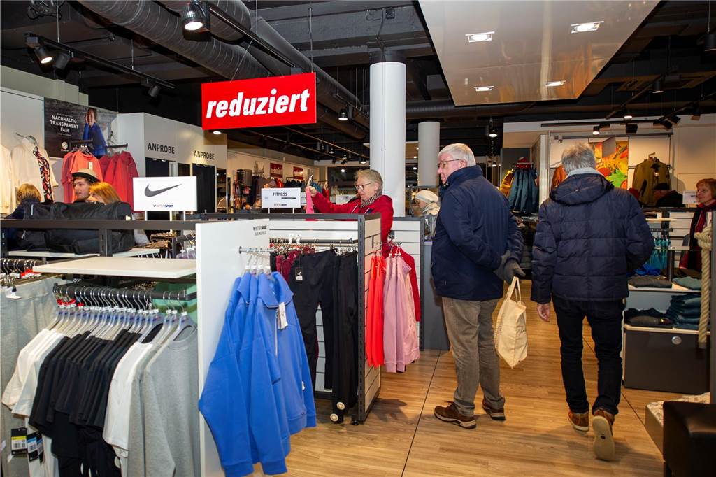 Beim ersten Indoor-Feierabendmarkt in Haltern boten 17 Geschäfte ein unterhaltsames Programm.