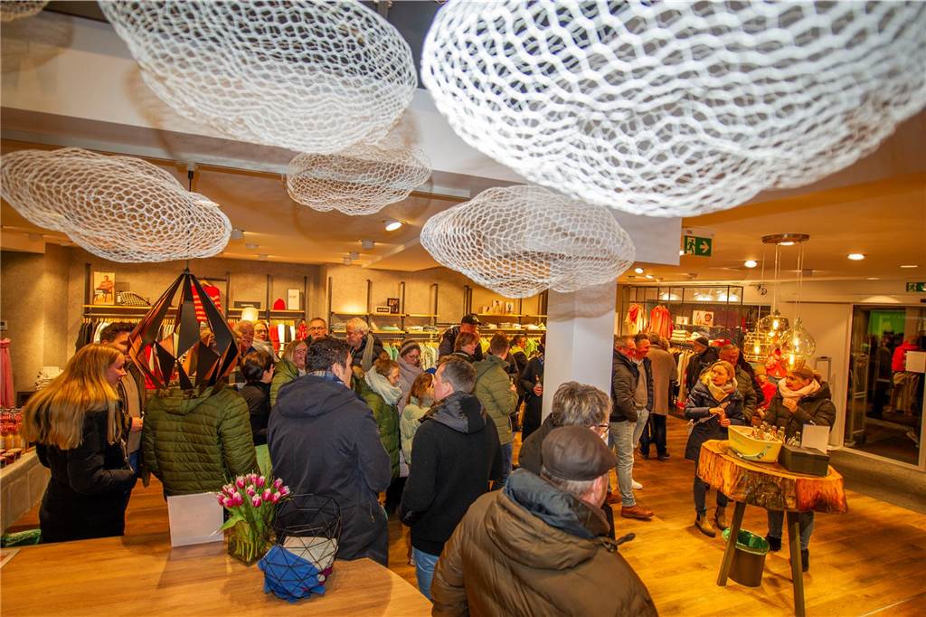 Beim ersten Indoor-Feierabendmarkt in Haltern boten 17 Geschäfte ein unterhaltsames Programm.