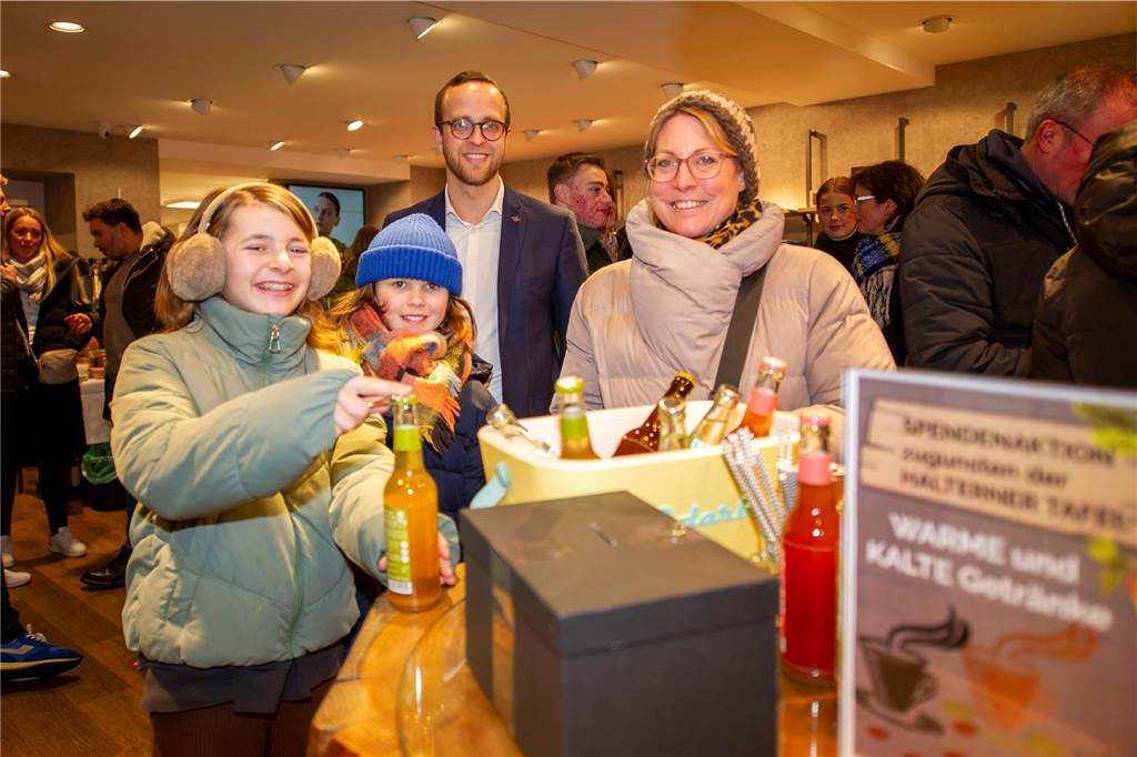 Beim ersten Indoor-Feierabendmarkt in Haltern boten 17 Geschäfte ein unterhaltsames Programm.