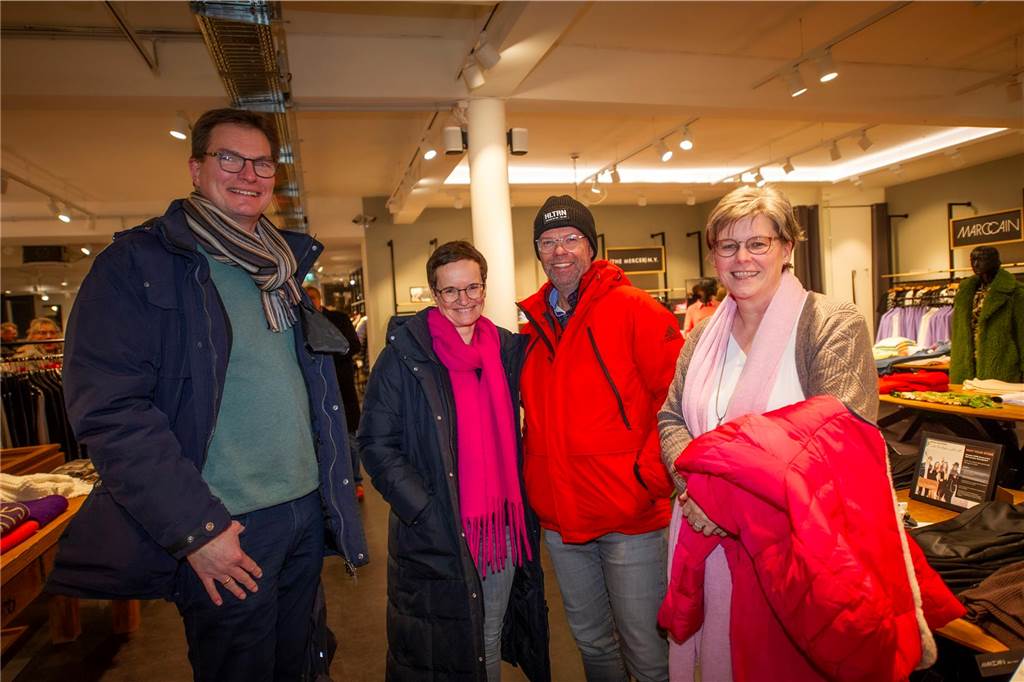 Beim ersten Indoor-Feierabendmarkt in Haltern boten 17 Geschäfte ein unterhaltsames Programm.