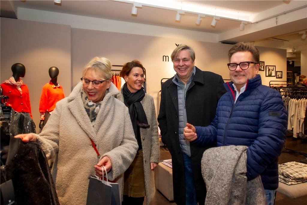 Beim ersten Indoor-Feierabendmarkt in Haltern boten 17 Geschäfte ein unterhaltsames Programm.