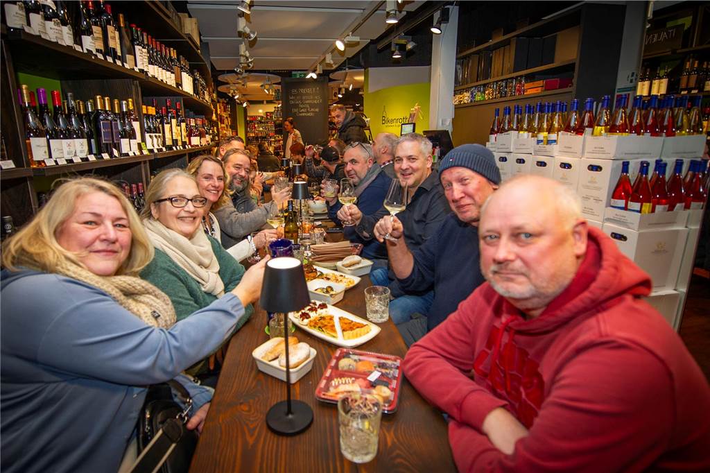 Beim ersten Indoor-Feierabendmarkt in Haltern boten 17 Geschäfte ein unterhaltsames Programm.