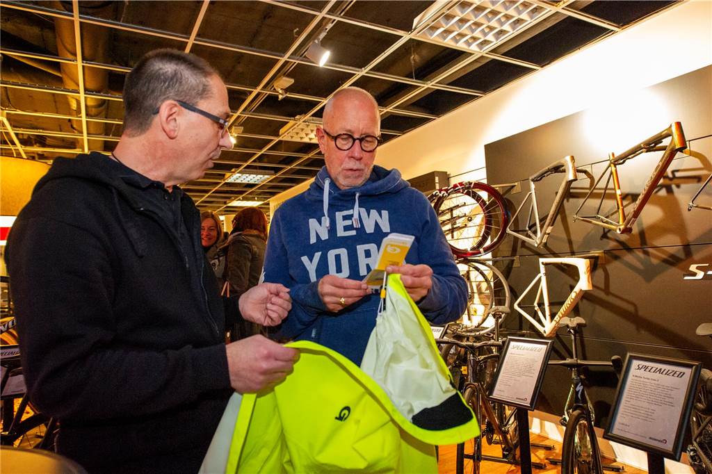 Beim ersten Indoor-Feierabendmarkt in Haltern boten 17 Geschäfte ein unterhaltsames Programm.