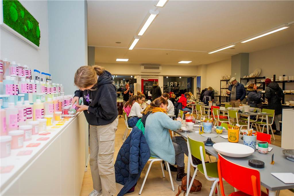 Beim ersten Indoor-Feierabendmarkt in Haltern boten 17 Geschäfte ein unterhaltsames Programm.