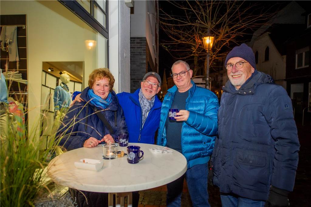 Beim ersten Indoor-Feierabendmarkt in Haltern boten 17 Geschäfte ein unterhaltsames Programm.
