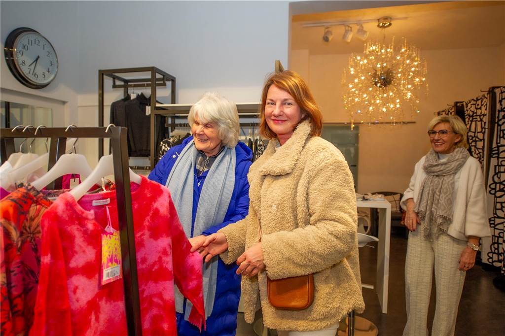 Beim ersten Indoor-Feierabendmarkt in Haltern boten 17 Geschäfte ein unterhaltsames Programm.