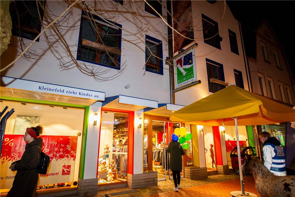 Beim ersten Indoor-Feierabendmarkt in Haltern boten 17 Geschäfte ein unterhaltsames Programm.