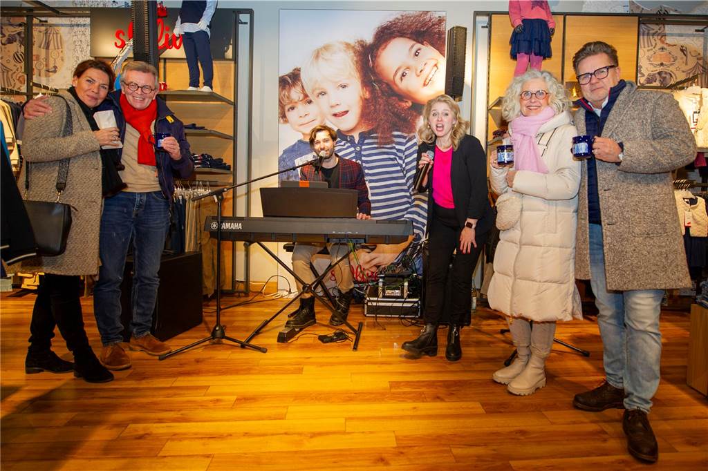 Beim ersten Indoor-Feierabendmarkt in Haltern boten 17 Geschäfte ein unterhaltsames Programm.