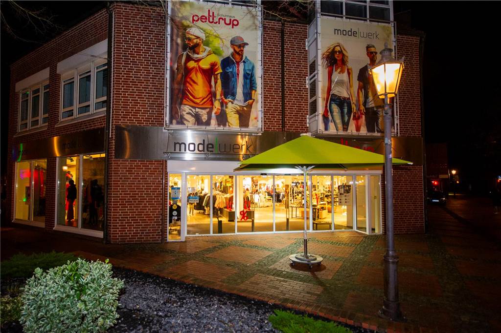 Beim ersten Indoor-Feierabendmarkt in Haltern boten 17 Geschäfte ein unterhaltsames Programm.