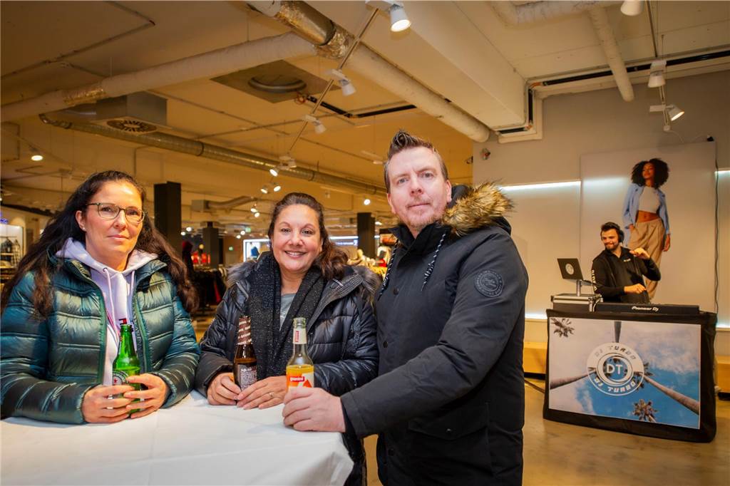 Beim ersten Indoor-Feierabendmarkt in Haltern boten 17 Geschäfte ein unterhaltsames Programm.