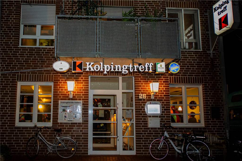 Beim ersten Indoor-Feierabendmarkt in Haltern boten 17 Geschäfte ein unterhaltsames Programm.