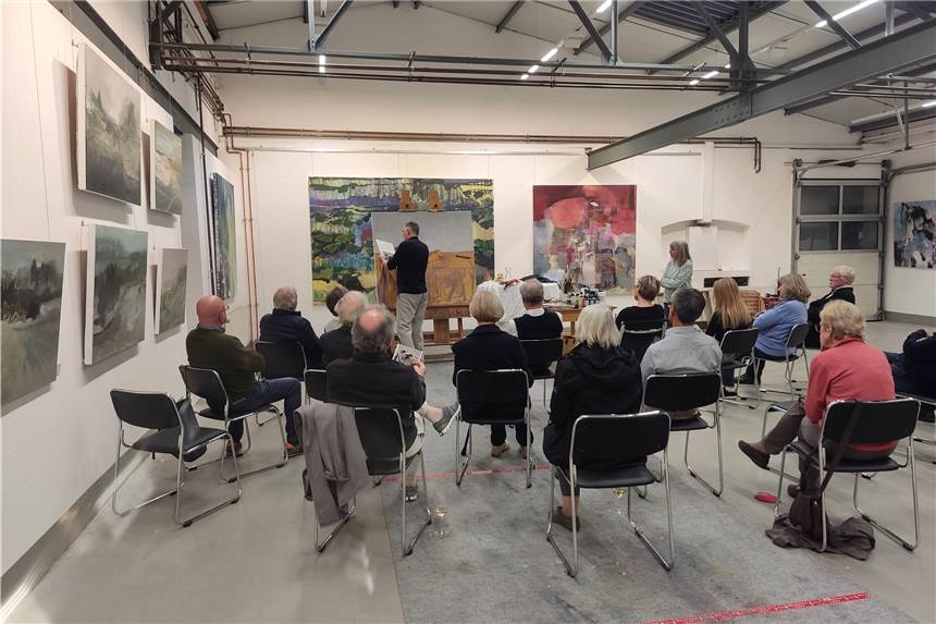 Premiere in der Kunsthalle Burkamp: Künstler bieten Salonabend an Beim ersten Salonabend im Atelier Burkamp gab es unter anderem eine Live-Malvorführung mit Frank Burkamp.