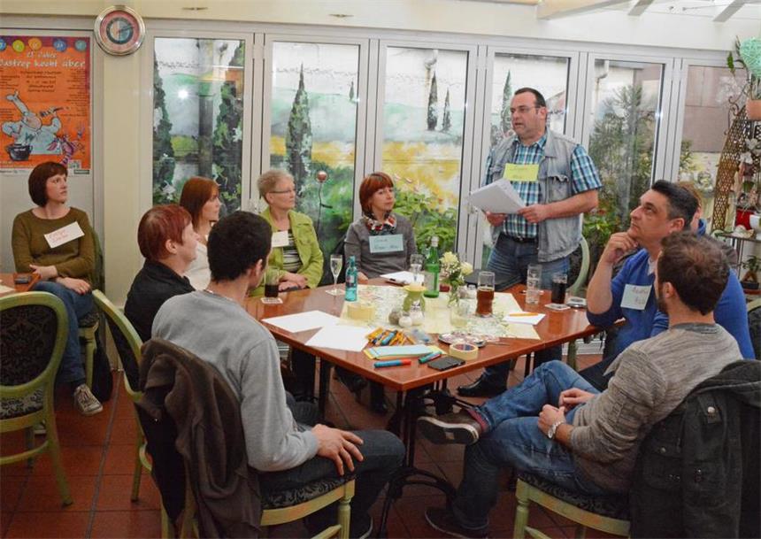 Facebook-Gruppe für Flüchtlingshilfe startet durch Beim ersten Treffen der Facebook-Gruppe "Refugees Welcome to Castrop-Rauxel" zeigte sich eine Menge Motivation und Ideen, um Flüchtlinge zu unterstützen.
