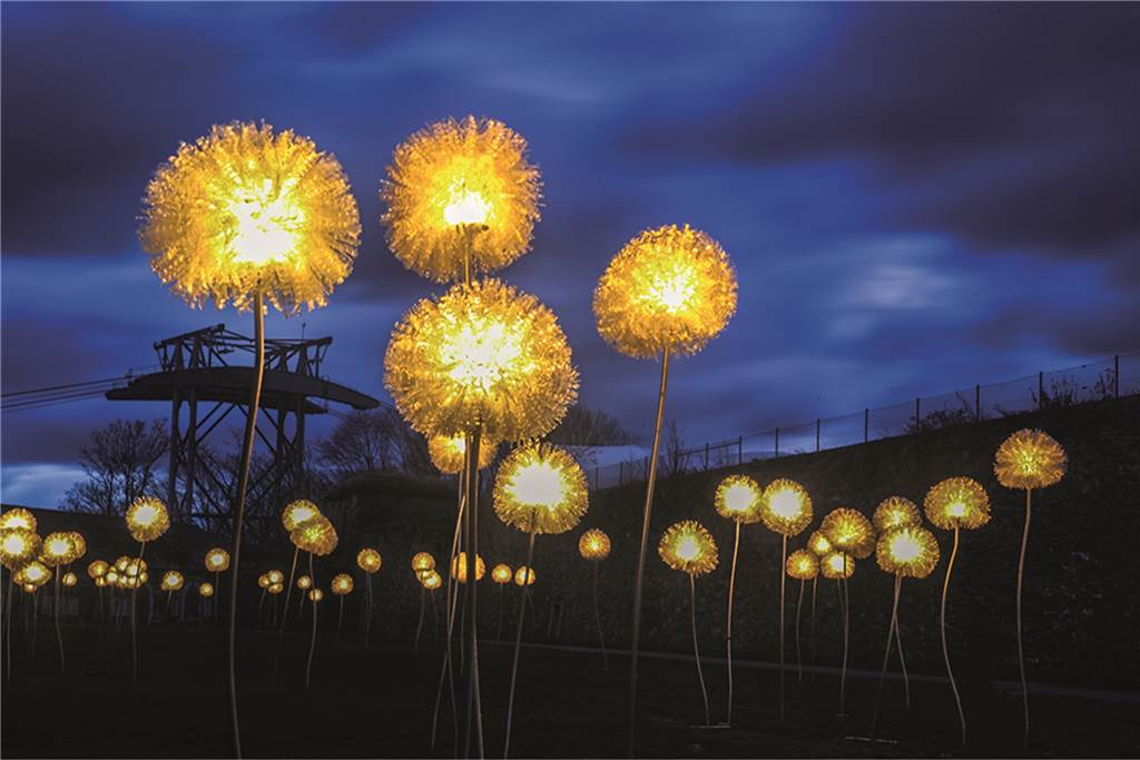 Lichtkunst bringt Farbe ins Dunkel: Diese Veranstaltungen finden in der Region statt Beim Essen Light Festival sind auf einem zwei Kilometer langen Rundweg in der Innenstadt an 18 Spielorten Lichtinstallationen zu sehen.