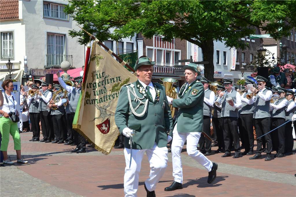 Fahnenausmarsch