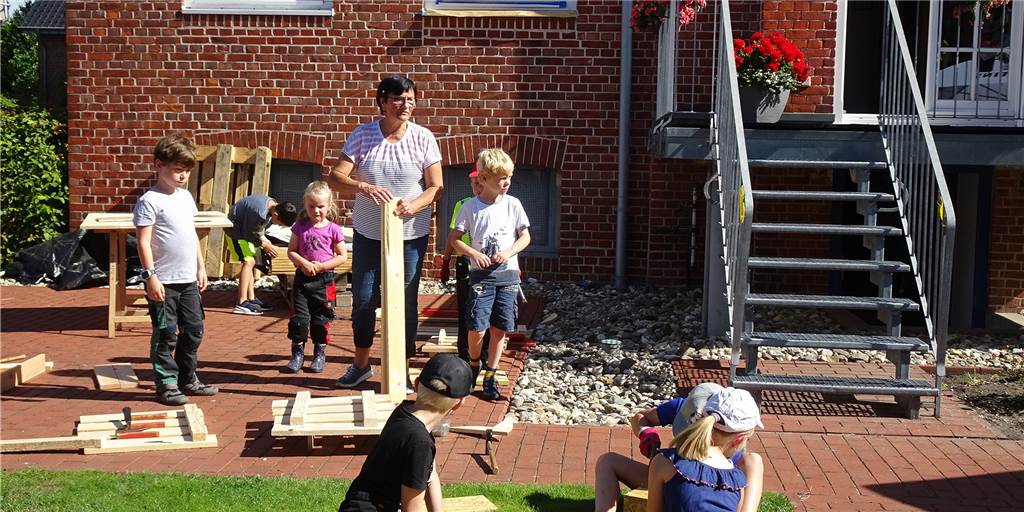 Viele Fotos: Kinder werden zu Handwerkern beim Ferienspaß in Oeding Beim Ferienspaß in Oeding wurde fleißig gewerkelt.