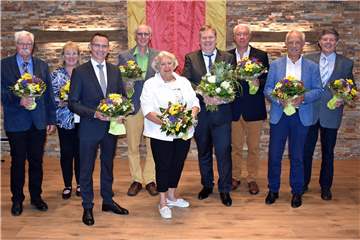 Beim Festakt: vl .l. Bernhard Pettendrup (CDU), Cornelia Pelster (CDU), Bürgermeister a.D. Dr. Bert Risthaus, Dr. Christoph Koch (UWG), Hildegard Kuhlmann (CDU), Bürgermeister Thomas Stohldreier, Ludger Wobbe (CDU), Josef Reher (CDU) und Franz Silkenbömer (CDU).