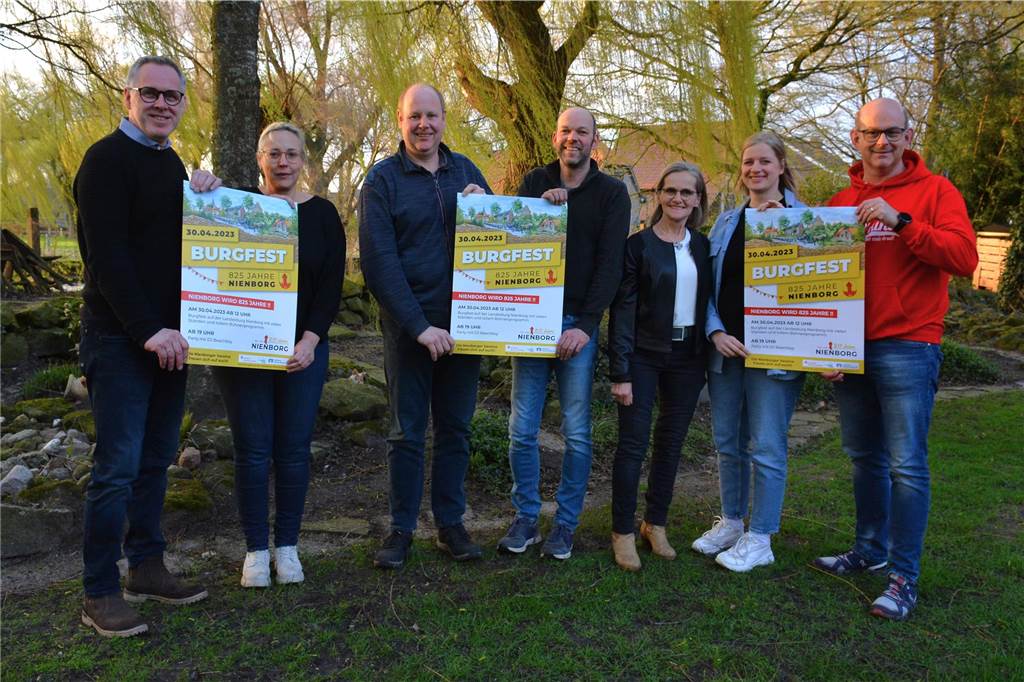 825 Jahre Nienborg: Burgfest-Überschüsse für Projekt im Ort verplant Beim Festausschuss um den Vorsitzenden Markus Callenbeck (l.) steigt die Vorfreude auf das Burgfest. Die Planungen sind bis auf Feinheiten abgeschlossen.