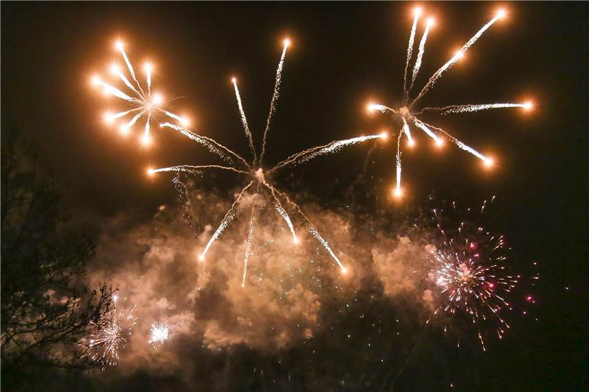 Nach Lichterfest-Fiasko: Besucherzahl beim Winterleuchten-Feuerwerk ist begrenzt Beim "Feuerwerk 2.0" sollen am Nikolaustag enttäuschte Besucher des Lichterfestes entschädigt werden.