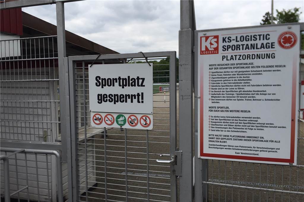 Fußballtraining unter Corona-Bedingungen? Es scheiden sich die Geister Beim Geisecker SV ruht der Ball noch, die KS-Logistic-Sportanlage am Buschkampweg ist noch gesperrt.