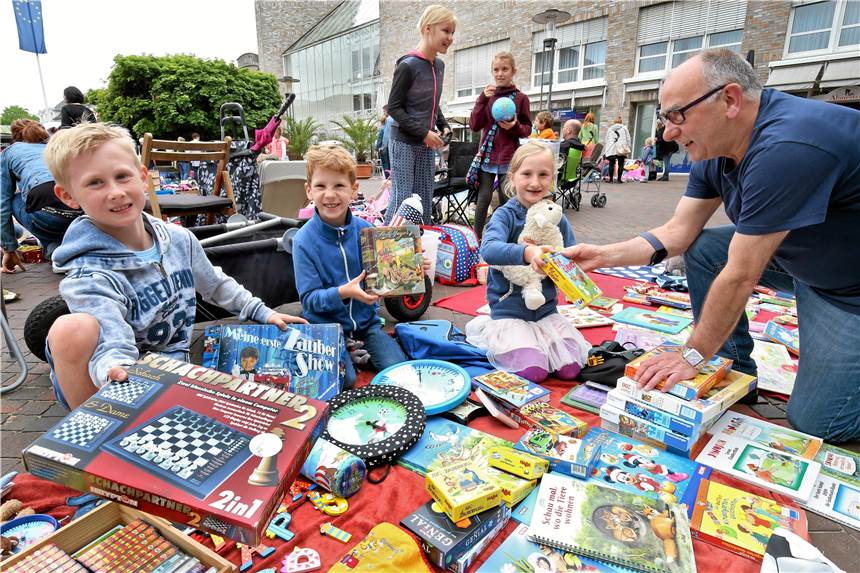 Am Weltkindertag wird in Unna getrödelt Beim großen Kindertrödel können sich Mädchen und Jungen ein Extra-Taschengeld verdienen.