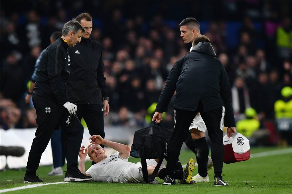 Sebastian Rode peilt Comeback in drei Wochen an - aber wohl nicht beim BVB Beim Halbfinal-Rückspiel der Europa League beim FC Chelsea zog sich Rode eine schwere Knieverletzung zu.