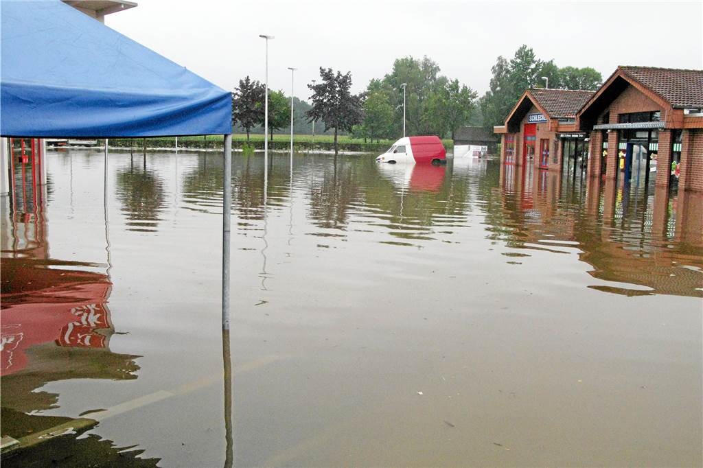 Beim Hochwasser 2010 wurden der Adenauerring und die angrenzenden Geschäfte überschwemmt. Genau dieses Szenario zeigen auch die Gefahren-Karten.
