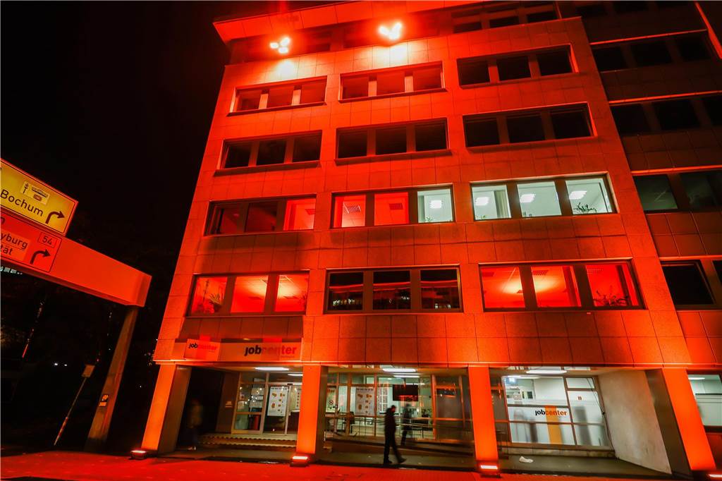 Neuer Jobcenter-Chef: „Kopfrechnen braucht es doch nicht unbedingt“ Beim Jobcenter Dortmund, hier der Standort am Südwall, sind aktuell genau 27.851 Menschen als arbeitslos gemeldet.