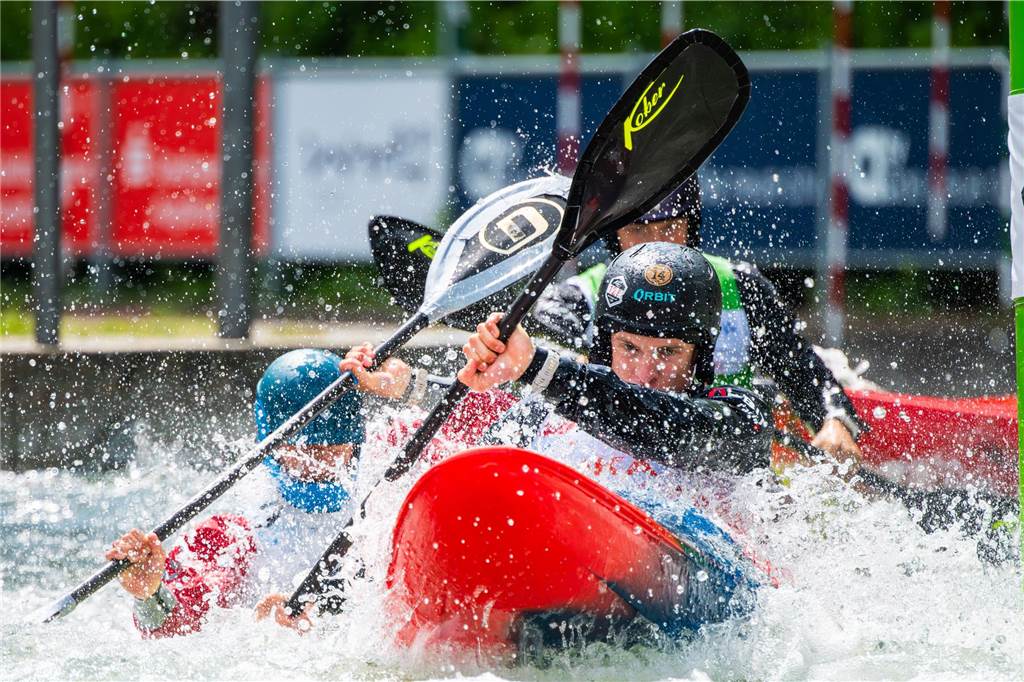 Turbulente Tage für Tillmann Röller bei spektakulärer EM: Es droht extremes Hochwasser Beim Kajak-Cross ist im Duell „Boot gegen Boot“ großes Durchsetzungsvermögen gefragt.