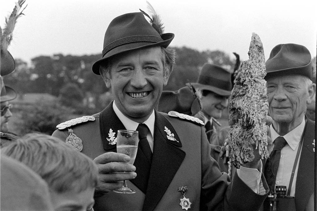 Beim Kampf um die nächsten Majestäten schoss Anton Kohushölter den Vogel ab, und wählte Hedwig Aschoff zu seiner Königin.