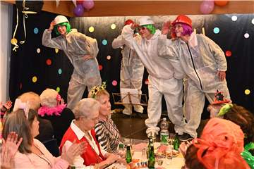 Beim KFD-Karneval in Heilig Kreuz ging mächtig die Post ab.