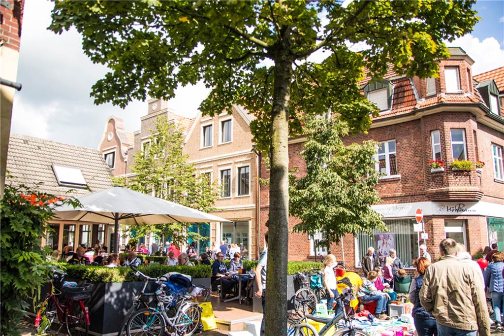 Stadtfest Lüdinghausen lockt mit Musik, Sport und Sonntags-Shopping Beim Kinderflohmarkt können Schnäppchen gejagt werden.