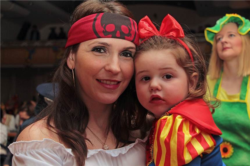 Kinderkarneval in Werne: Lustig, laut, musikalisch und ganz schön warm Beim Kinderkarneval am Sonntagnachmittag im Kolpingsaal waren viele bunte Kostüme zu sehen.