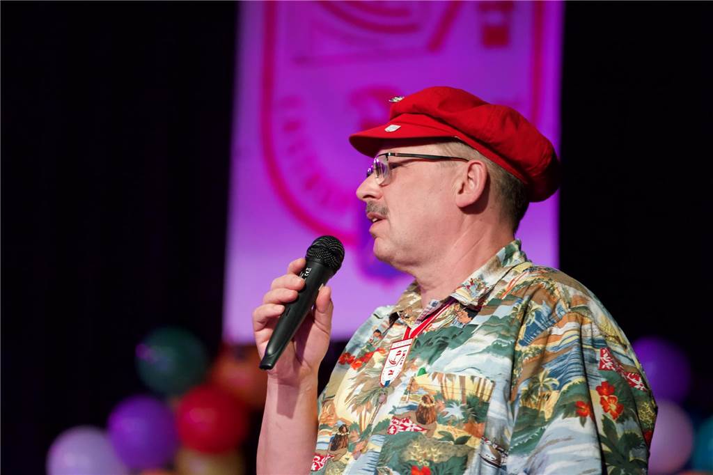 Beim Kinderkarneval feierten am Sonntag viele Eltern mit ihren Kindern in der ASG-Aula in Castrop.