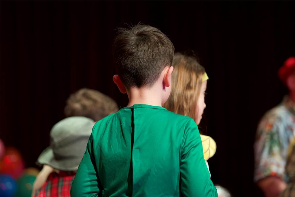 Beim Kinderkarneval feierten am Sonntag viele Eltern mit ihren Kindern in der ASG-Aula in Castrop.