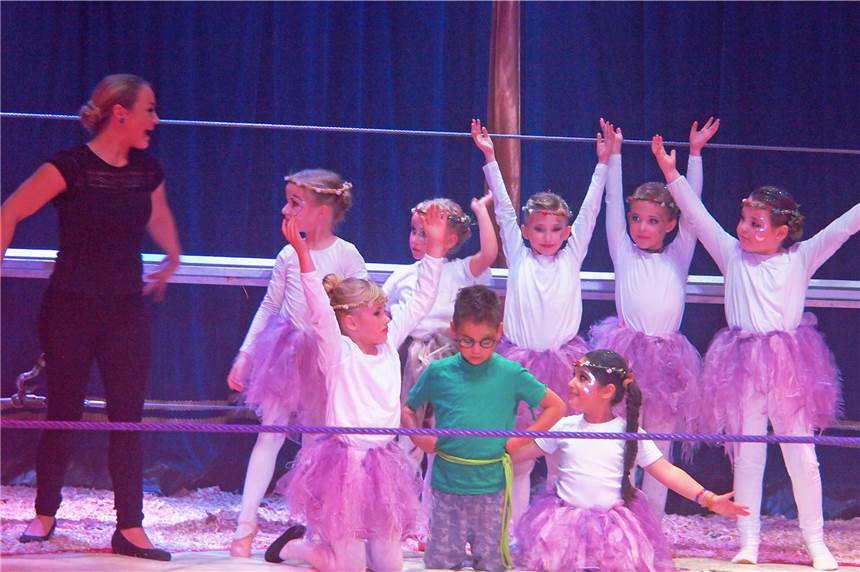 Gescher-Dyk-Schüler brillierten als Artisten in der Manege Beim Kinderzirkusprojekt hatten die Gescher-Dyk-Schüler viel Spaß - und vor allem bei den Aufführungen mit vielen Zuschauern.