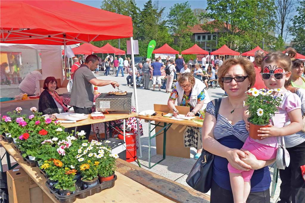 Beim Kirschblütenmarkt in Lünen-Süd stehen Pflanzen und Gärten im Mittelpunkt.