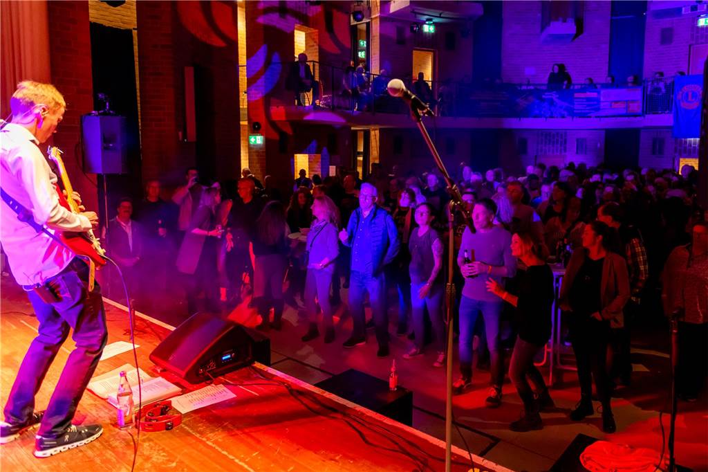 Beim Konzert der Lions heizten die Hafenrocker aus Selm dem Publikum ein. Die 400 Besucher hoffen auf eine Wiederholung.